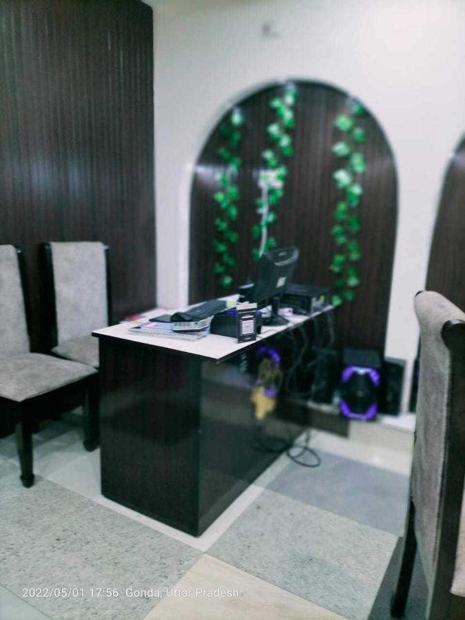 Oyo Mosaic Hotel And Restaurant Gonda Екстер'єр фото