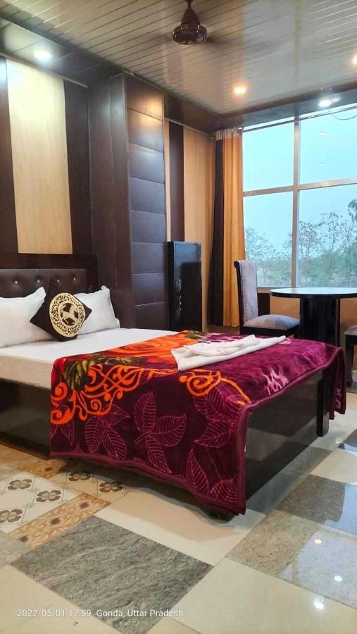 Oyo Mosaic Hotel And Restaurant Gonda Екстер'єр фото